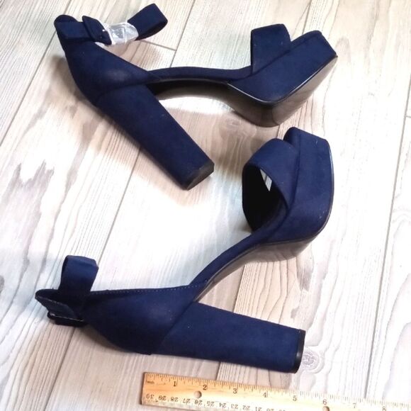 (52-3916)  Idifu Heels Sz 8 - Picture 1 of 9